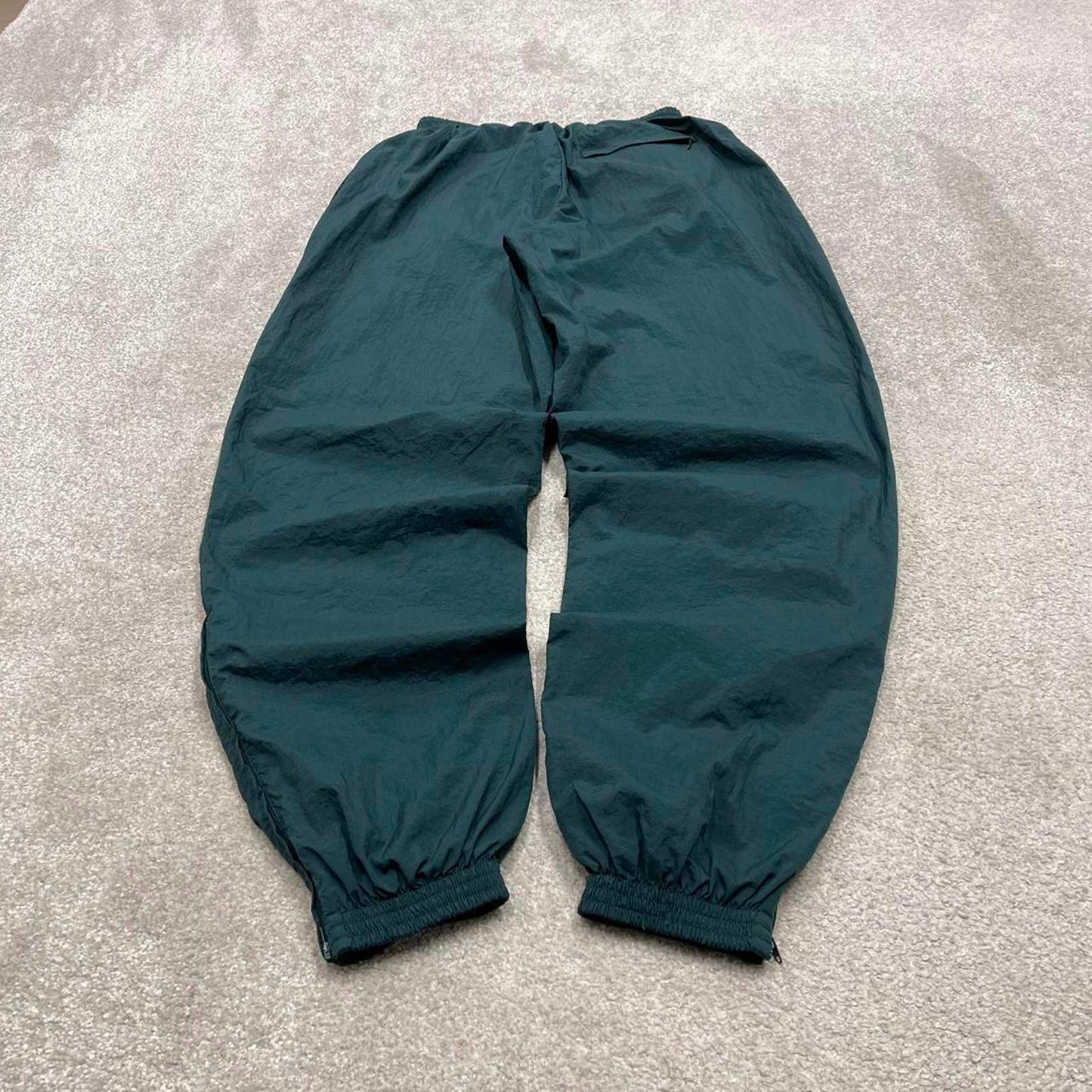 00s baggy Nike tracksuit bottoms green Medium loose y2k style sportswear track pants gym wear