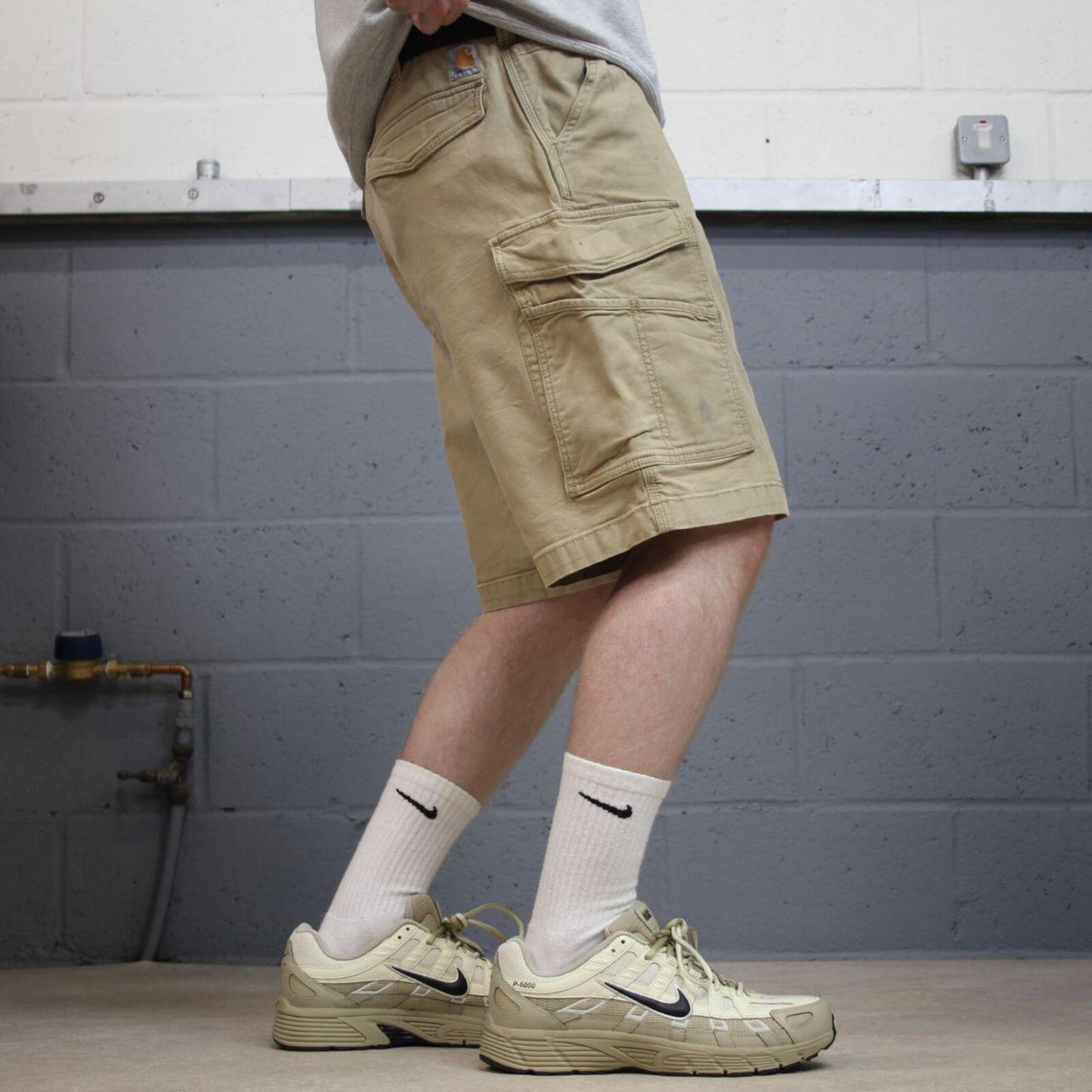 Carhartt cargo shorts loose canvas khaki Canvasy relaxed fit skate style shorts