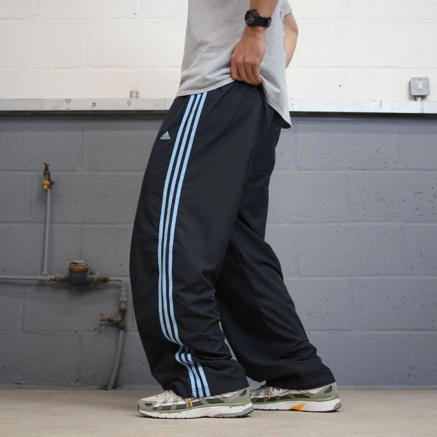 Vintage Womens navy Adidas joggers 22 y2k style sportswear track pants side stripe design