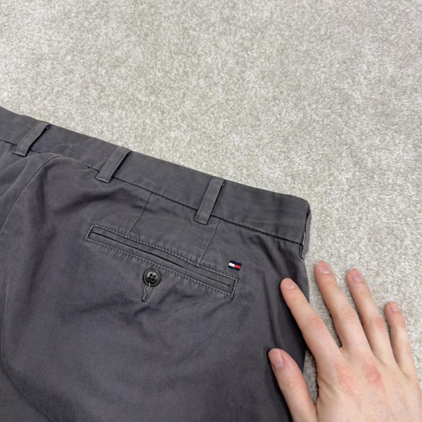 Y2K loose Tommy Hilfiger chino pants grey W38L32 Straight leg chino style trousers