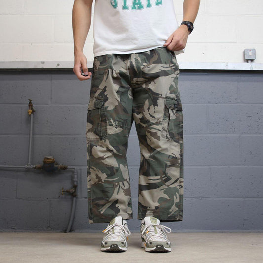Camo Wrangler cargo pants W40L24.5 khaki forest camouflage relaxed straight y2k style cargo trousers