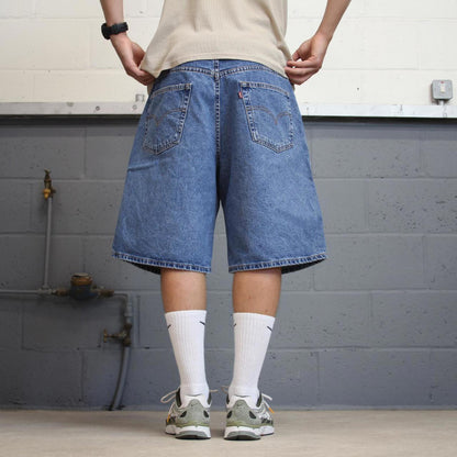Mens Levi’s denim shorts W40