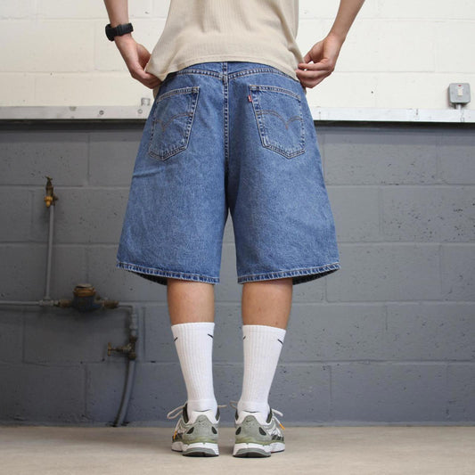 Mens Levi’s denim shorts W40