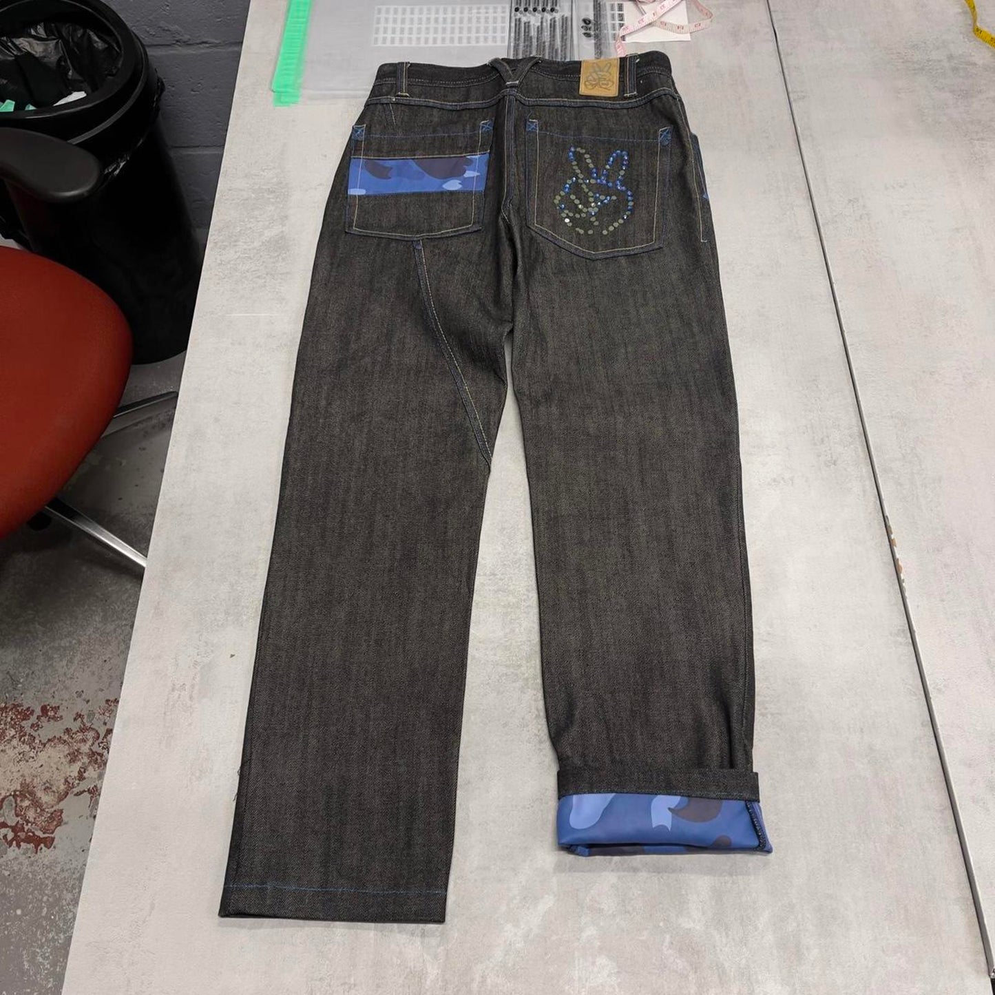 Black GB Design Lab jeans W32L31 Y2K embroidered design leg roll up hip hop