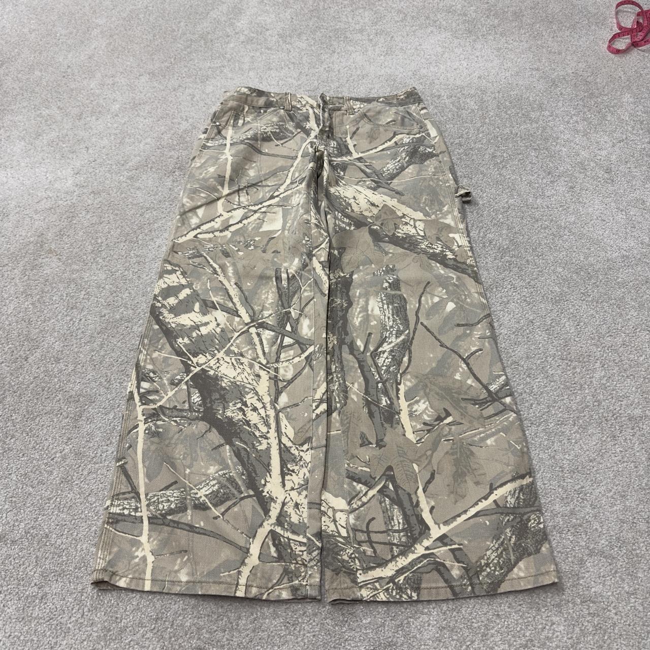 Women’s Baggy camo carpenter pants Y2K 9 green Love Soho loose leg camouflage utility trousers