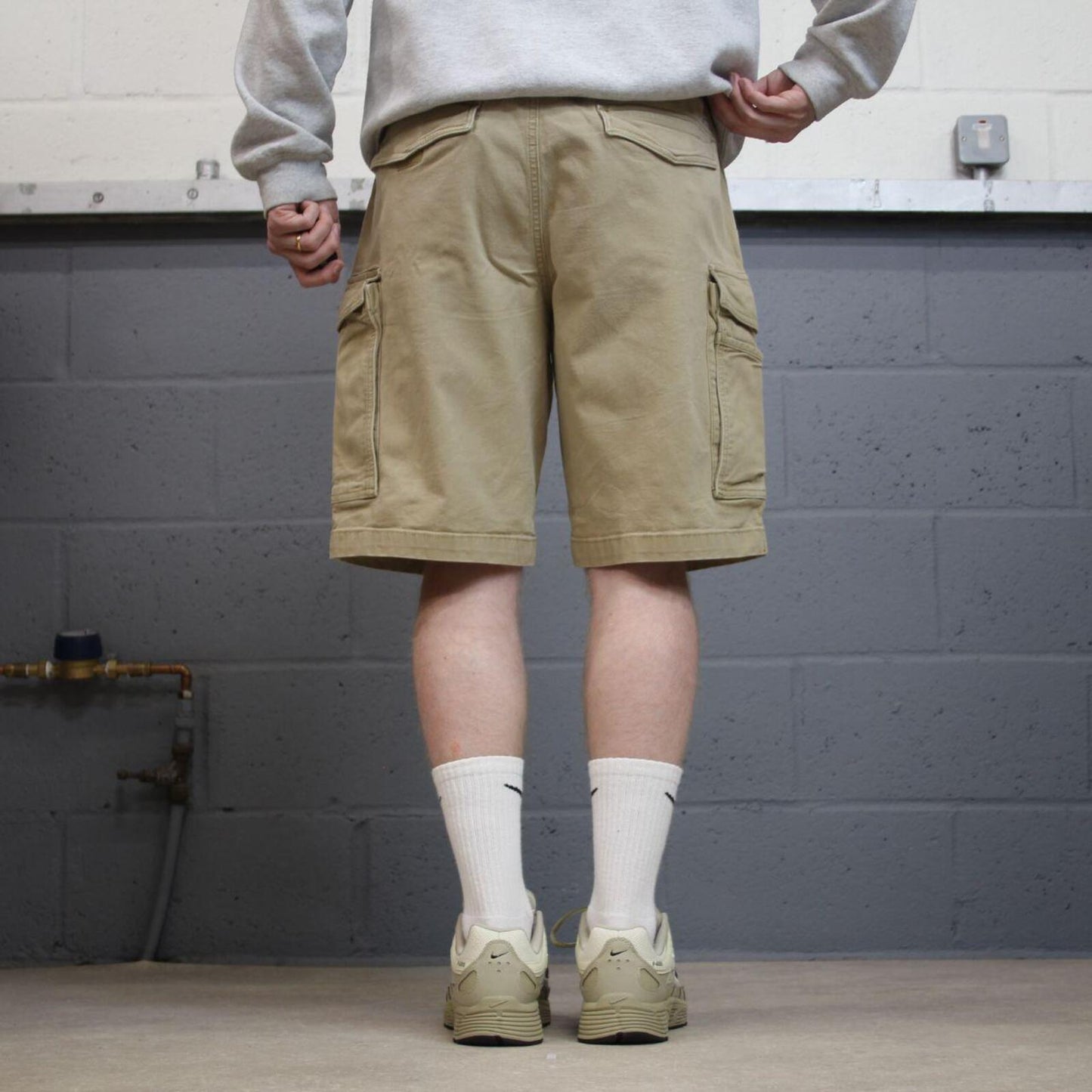 Carhartt cargo shorts loose canvas khaki Canvasy relaxed fit skate style shorts
