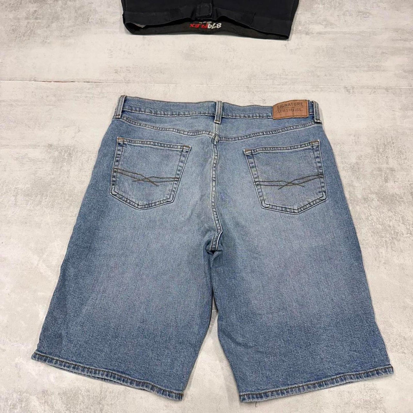 Mens Signature Levi’s shorts W36