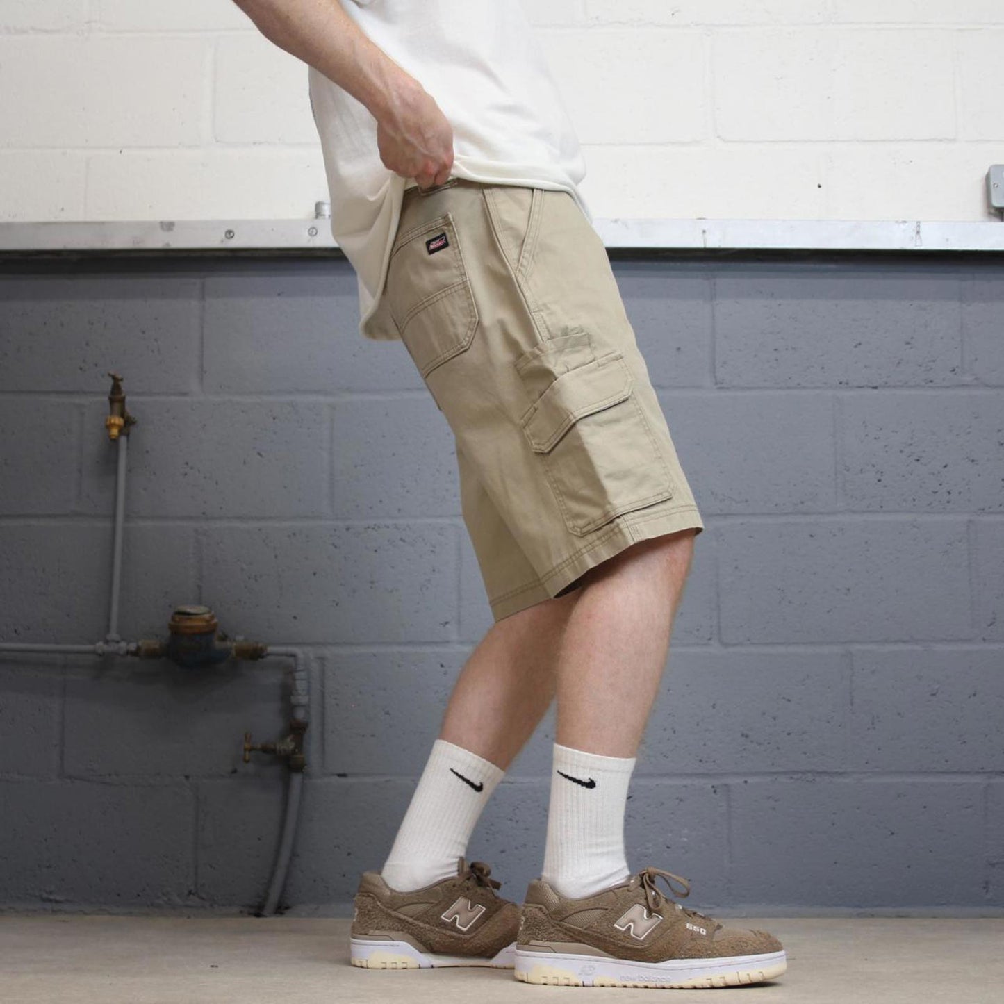 Beige baggy Dickies cargo shorts W32