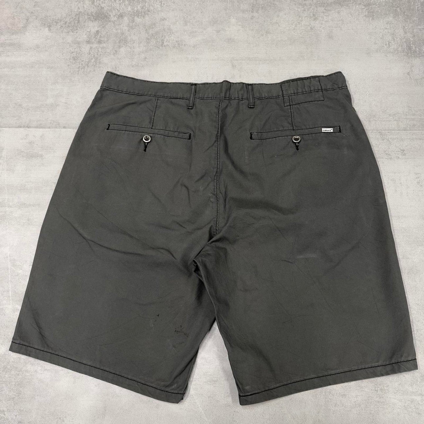 Loose Levi's shorts W38