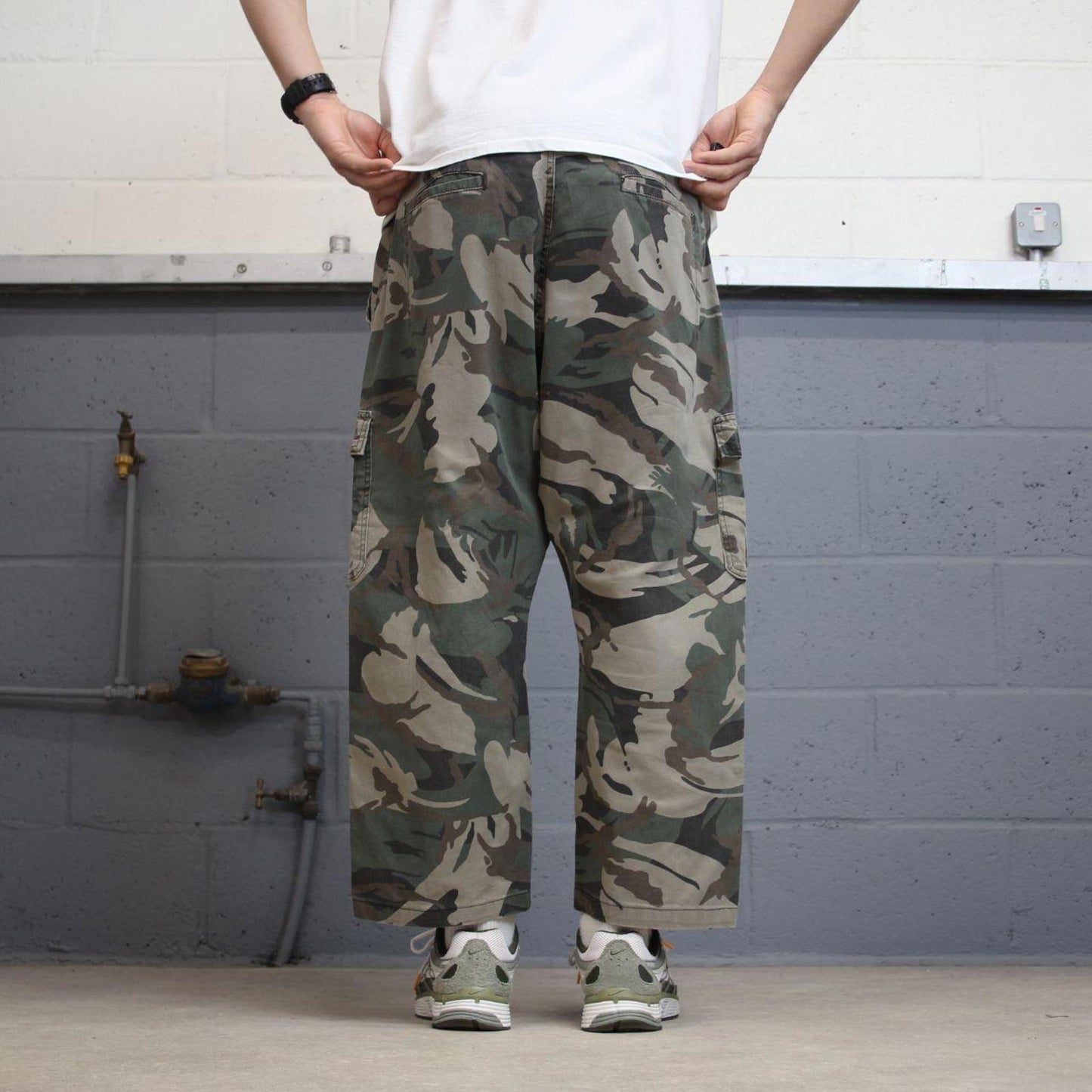 Camo Wrangler cargo pants W40L24.5 khaki forest camouflage relaxed straight y2k style cargo trousers