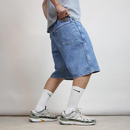 Mens blue denim Wrangler jorts W38