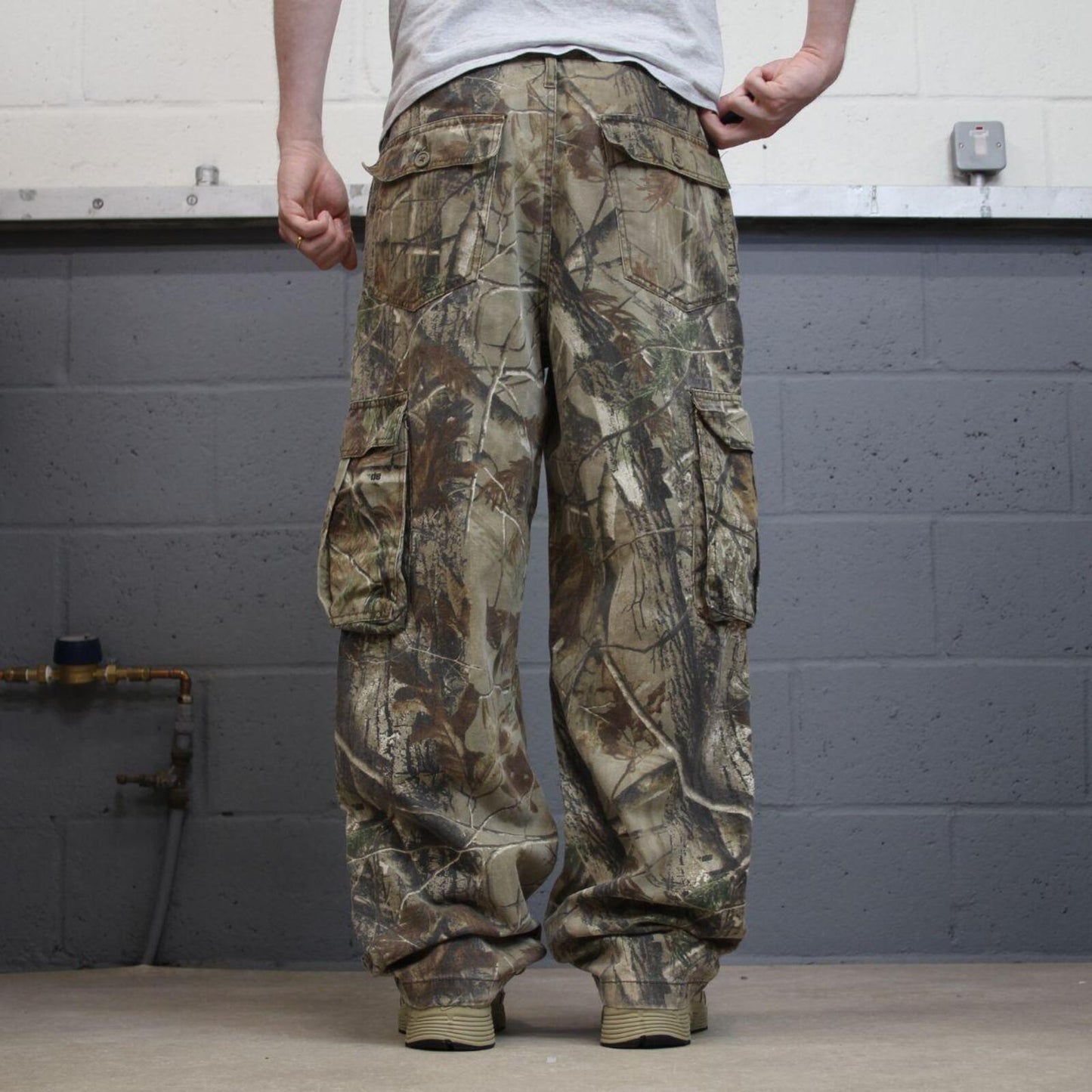 Realtree baggy camo cargo pants khaki Loose floaty leg Spartan camouflage hunting cargos