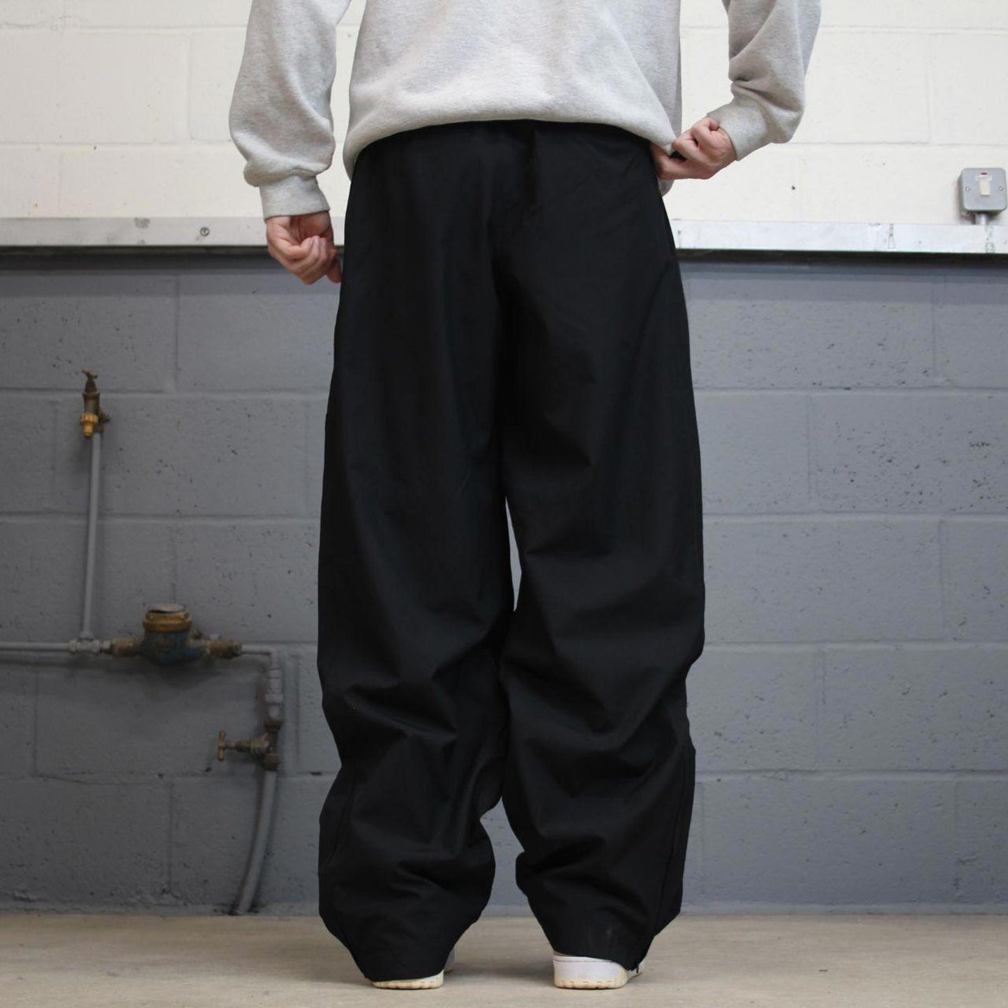 Baggy Nike Trackies L Black y2k 00s style wide leg joggers swoosh logo mesh lining