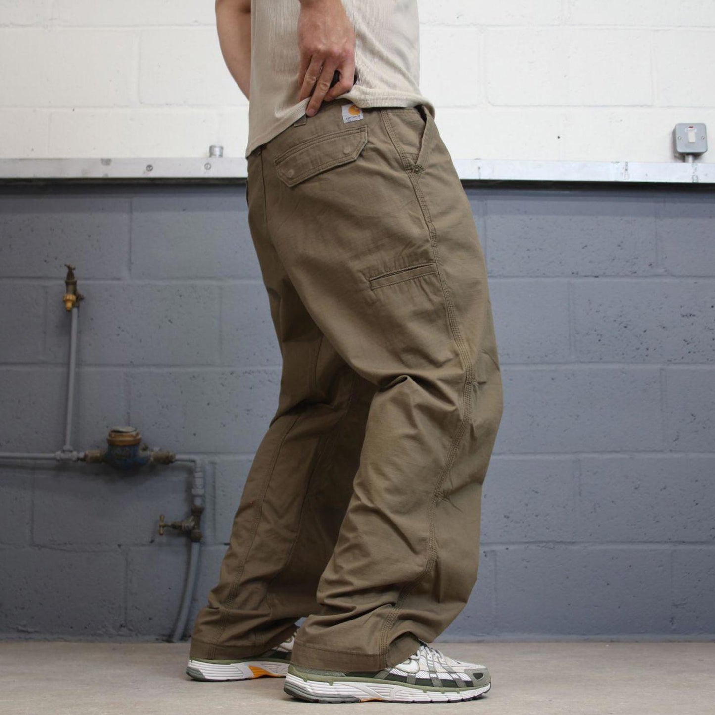 Mens Carhartt cargo pants W38 L31 khaki relaxed 90s style cargos