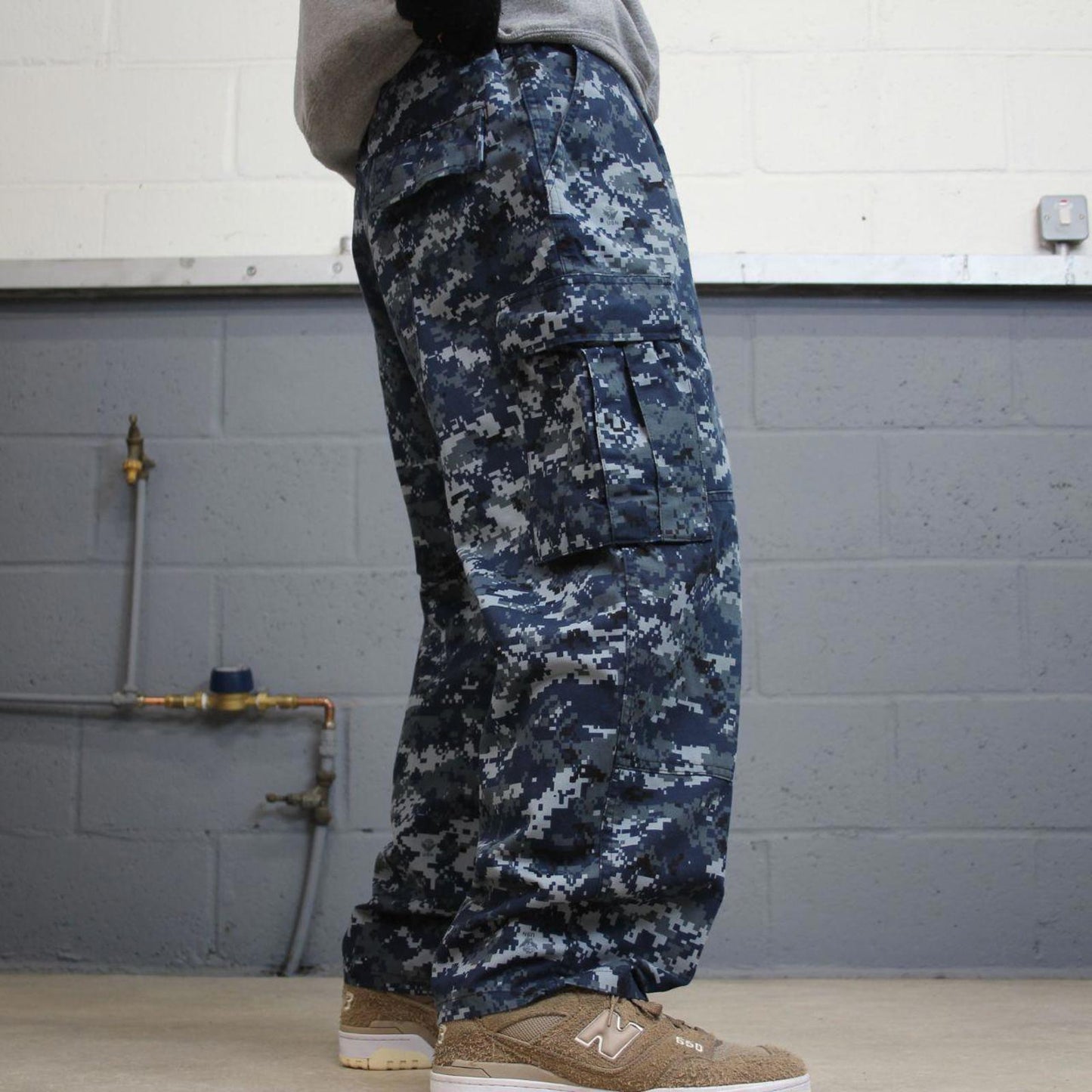 US Navy cargo pants W34L28 baggy blue USN digital camouflage trousers double knee pleated