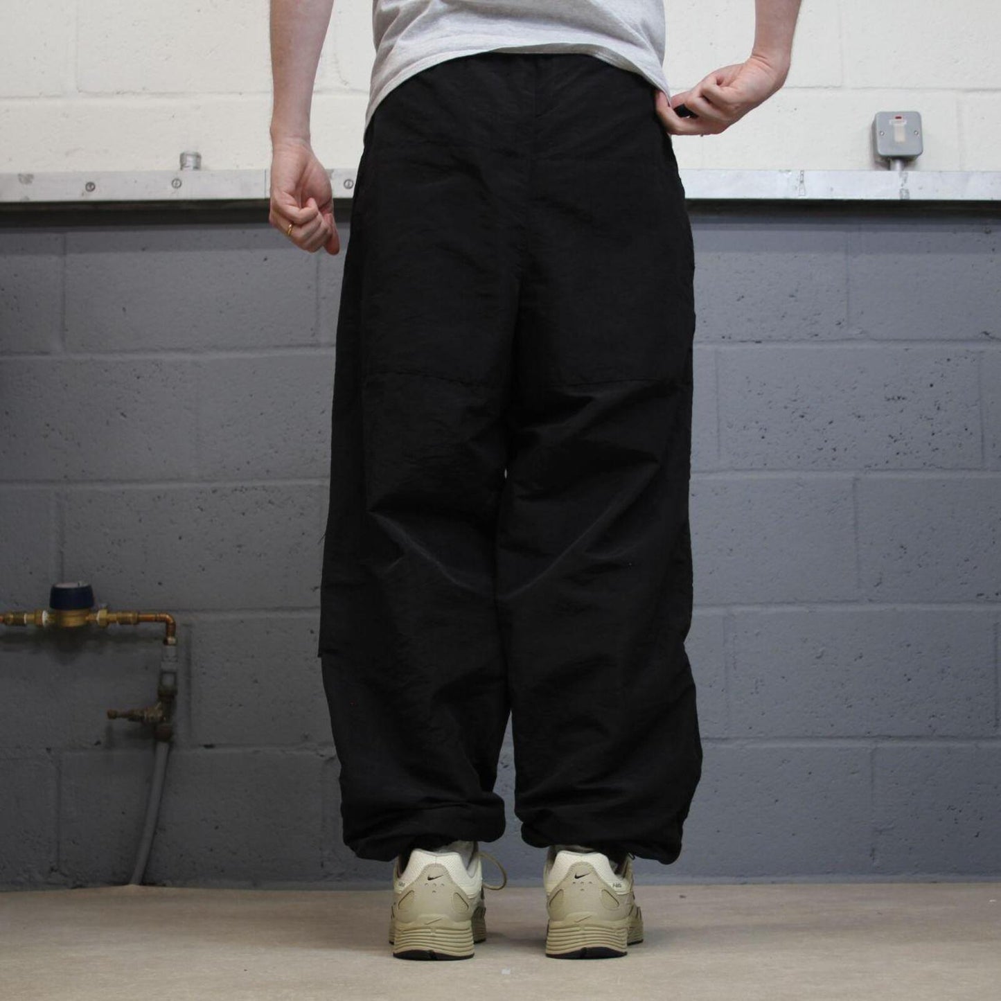 Vintage baggy tracksuit bottoms cuffed black Loose JWOD mesh lined double knee track pants