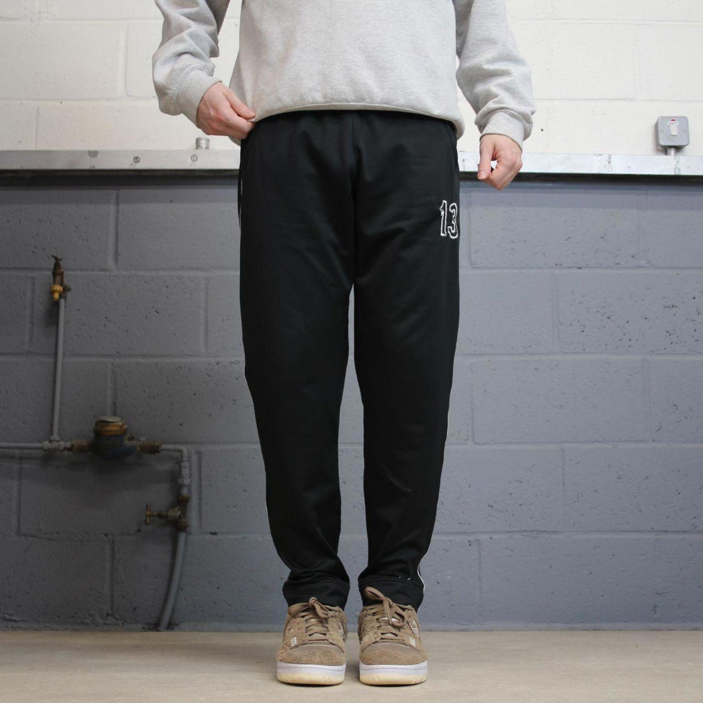 Black Nike trackies M 8-10 loose y2k floaty leg joggers embroidered logo