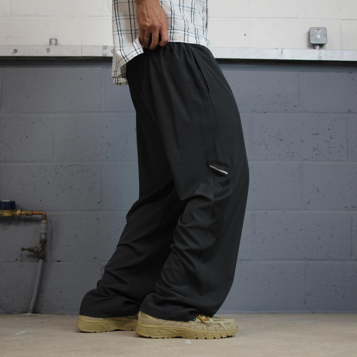 Y2K Reebok tracksuit bottoms grey Loose floaty leg casual 2000s style track pants