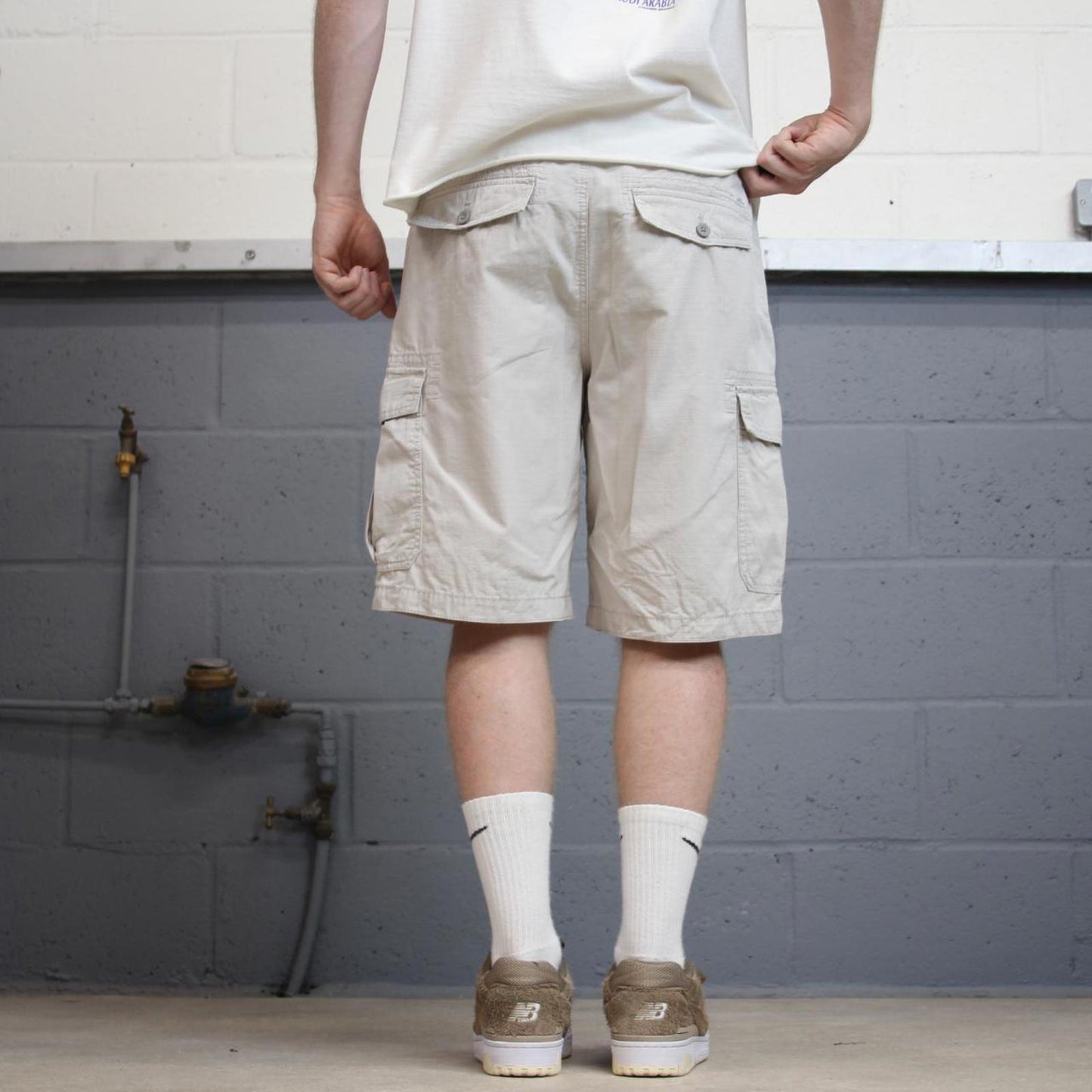 Beige IZOD cargo shorts W34