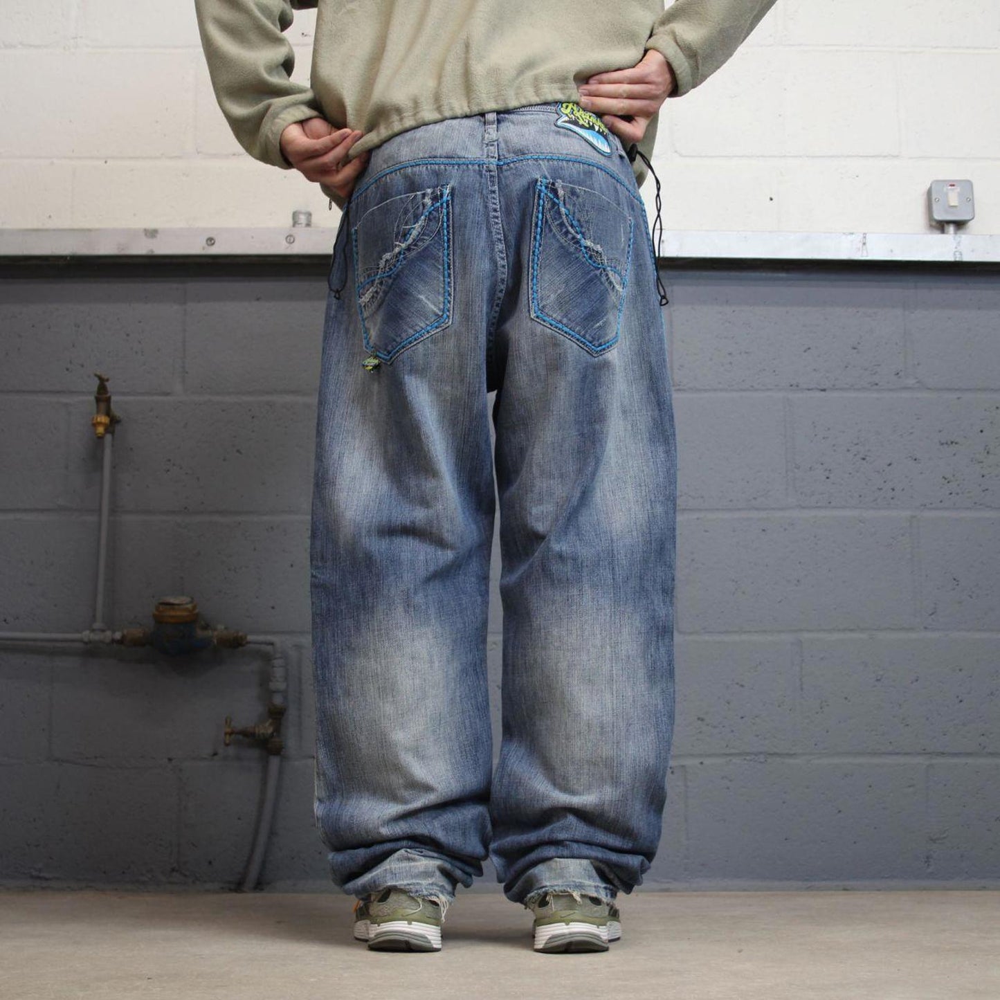 Blue Akademiks jeans W38L34 loose leg denim y2k style skater pants casual wear autumn embroidered