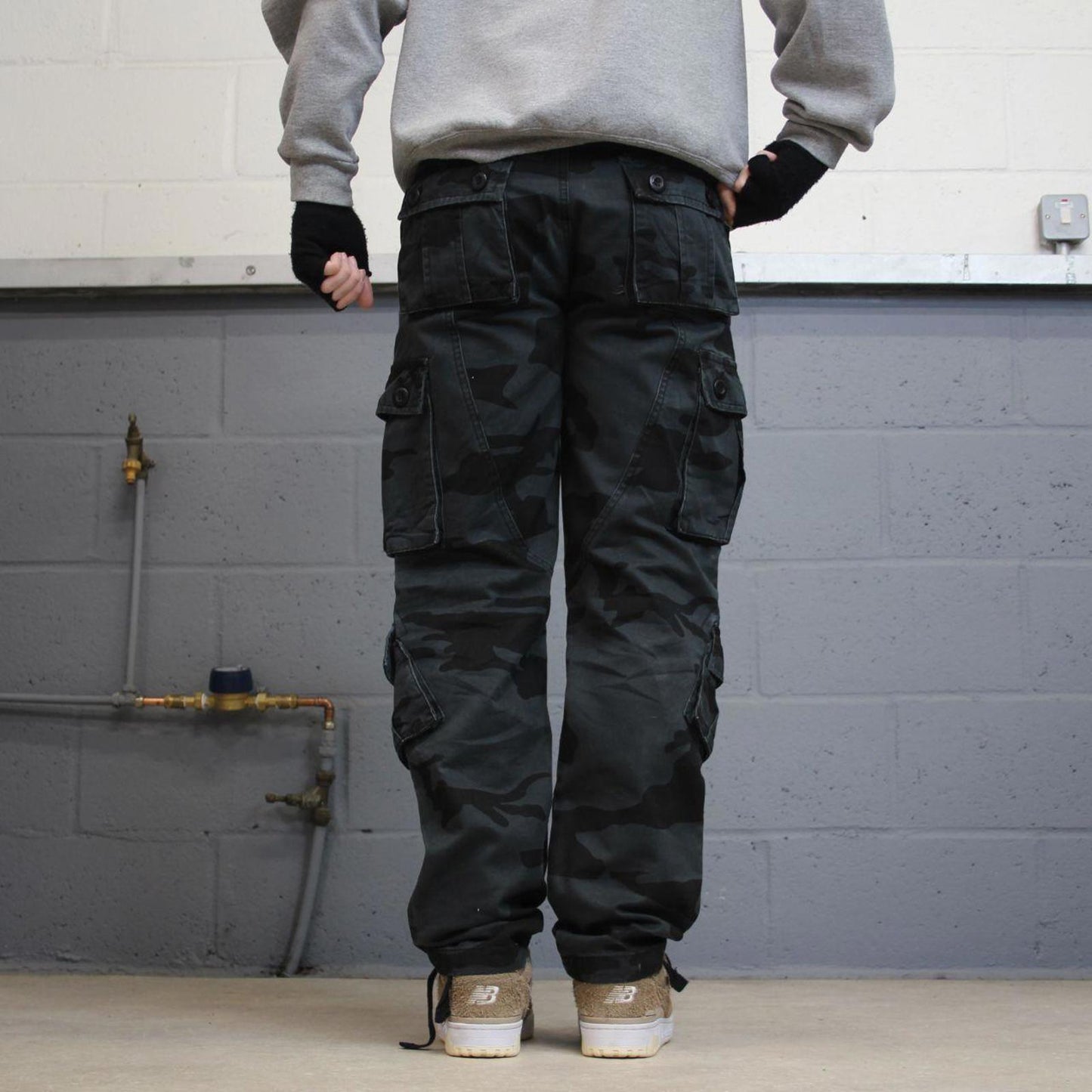 Camo cargo pants W30L31 navy grey camouflage straight y2k style carpenter trousers