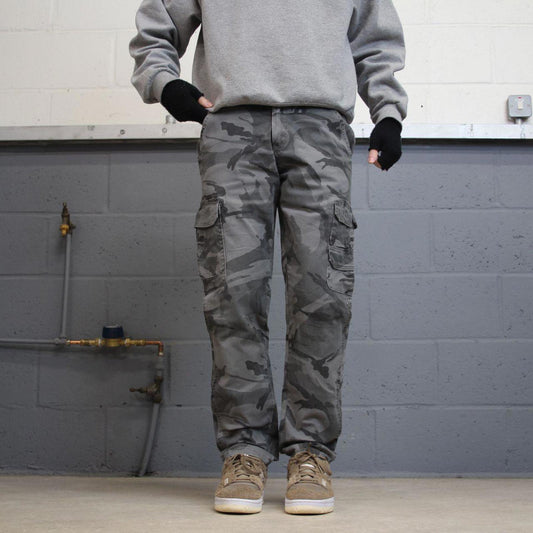 Camo Wrangler cargo pants W34L30 faded grey camouflage straight y2k style cargo trousers