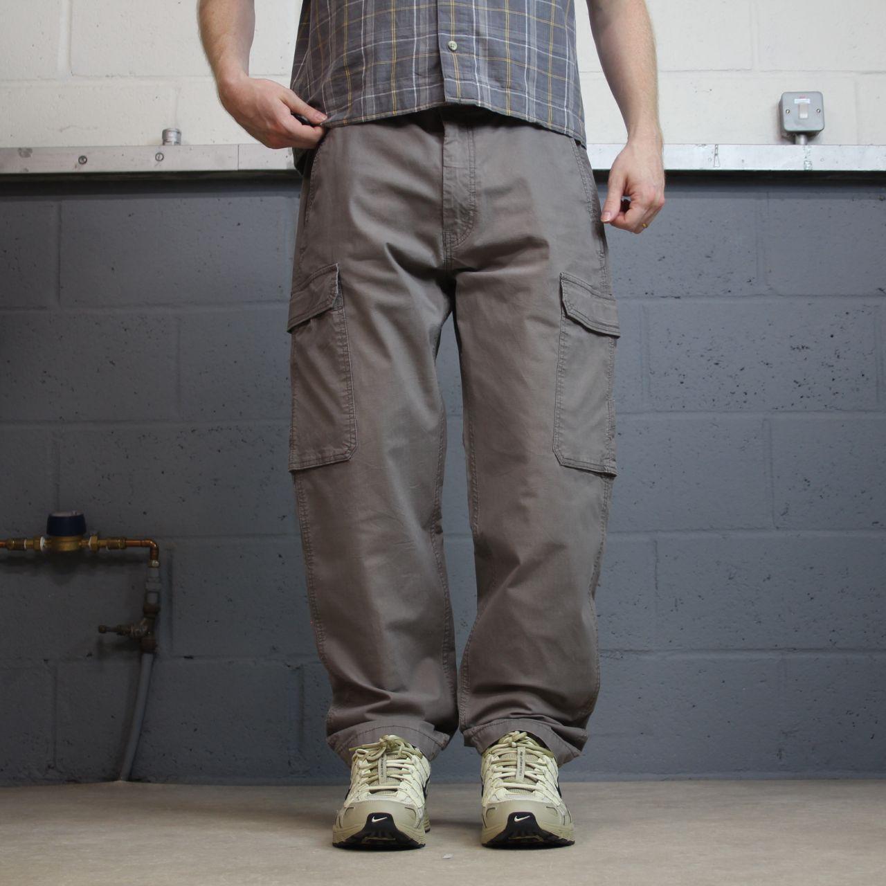 Levi’s cargo pants y2k grey W36L30 Straight leg work pants, white tab logo