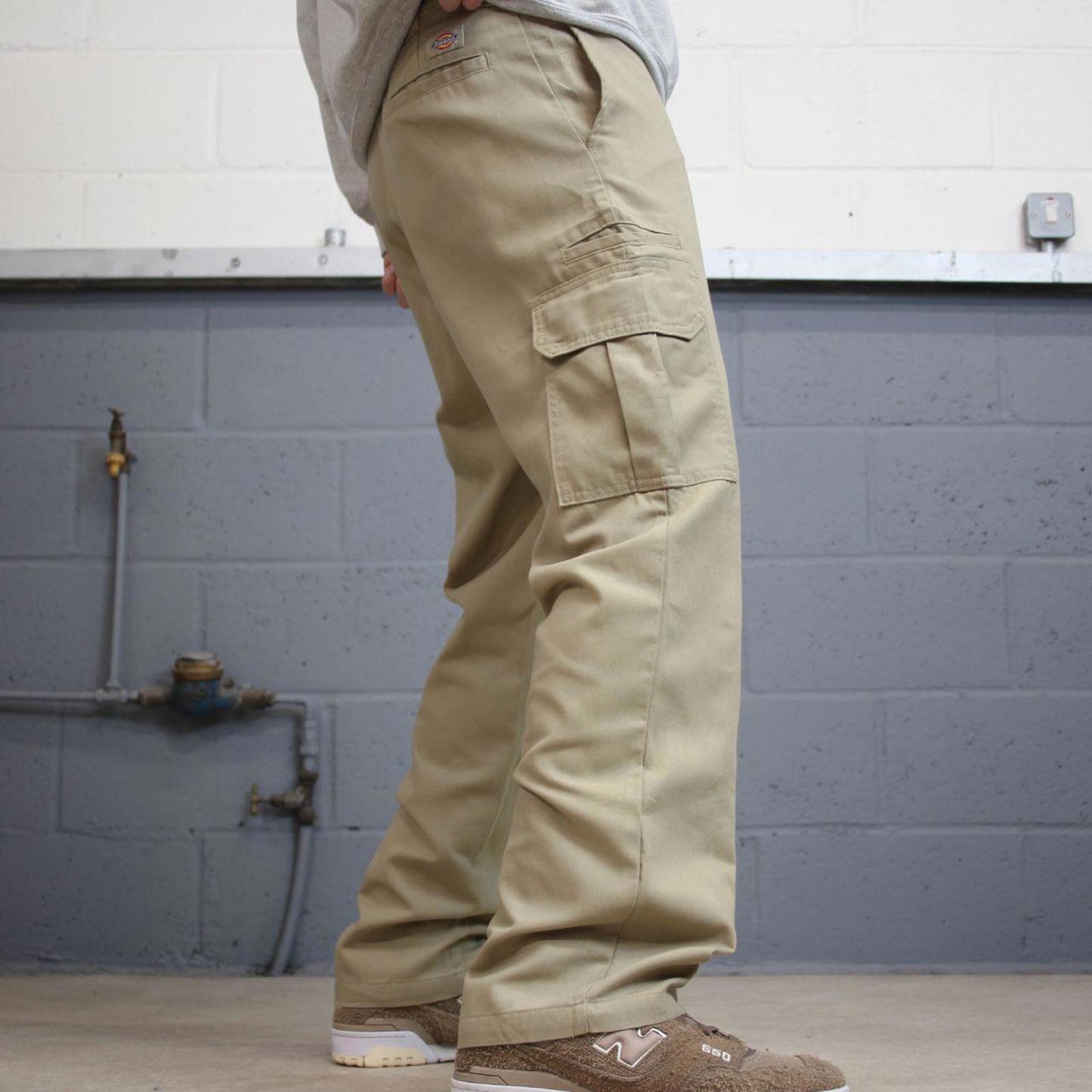 Beige Dickies cargo pants W34L30 twill style 90s skater work pants loose American workwear