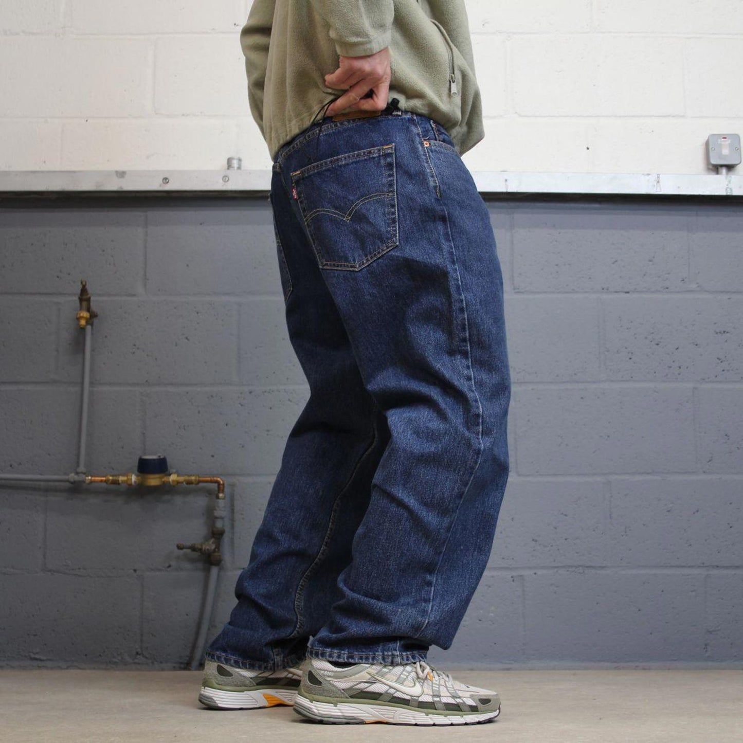 Vintage Y2K Levi’s 550 jeans blue W38L30 Loose straight leg 00s style denim pants red tab logo