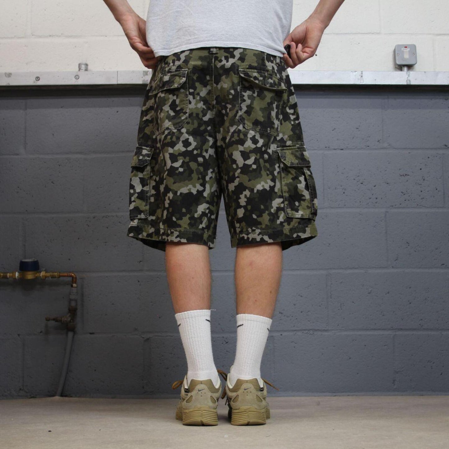 Camo cargo shorts relaxed khaki Amazon Essentials skater style camouflage shorts loose leg