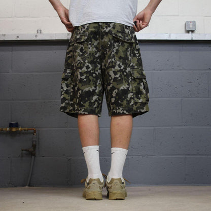 Camo cargo shorts relaxed khaki Amazon Essentials skater style camouflage shorts loose leg