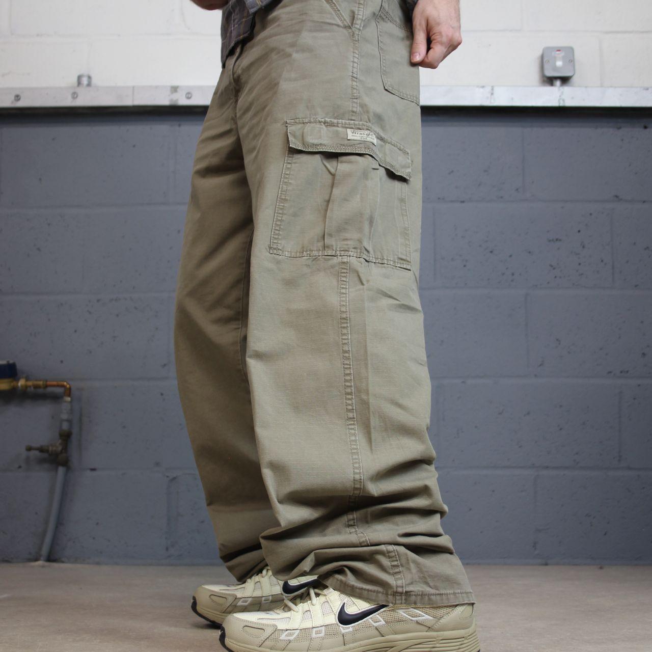 Baggy Wrangler cargo pants y2k khaki W32L34 Loose leg 2000s style skater work pants