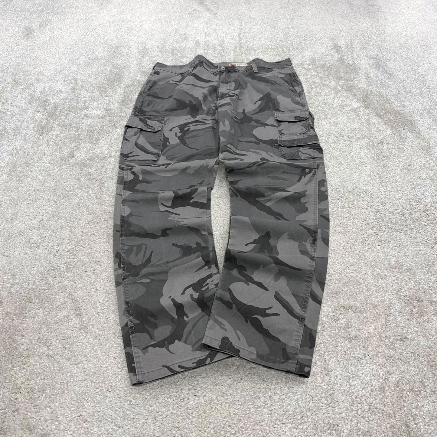 Y2K Wrangler camo cargo pants grey Straight leg regular taper camouflage utility trousers
