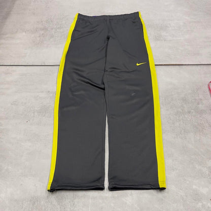 Nike Therma Fit Trackies Small Grey y2k 00s style loose leg joggers embroidered logo