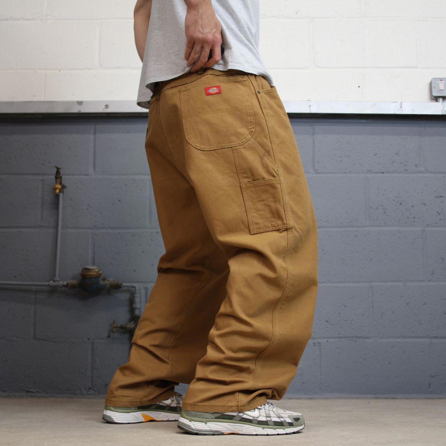 Baggy Dickies carpenter jeans W44L30 loose tan canvas cargo skater style pants