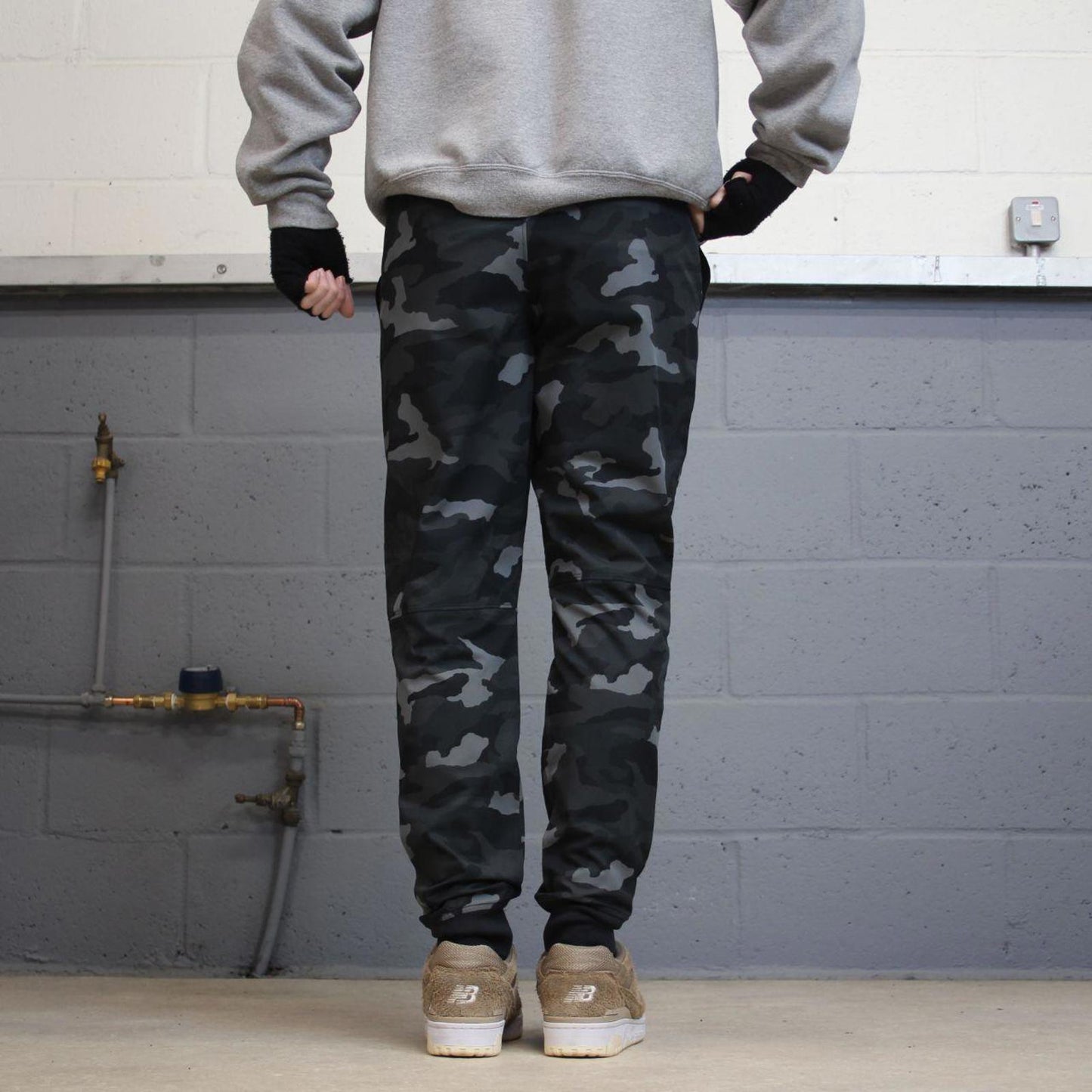 00s Under Armour tracksuit bottoms y2k M camo joggers embroidered logos gym wear trackies