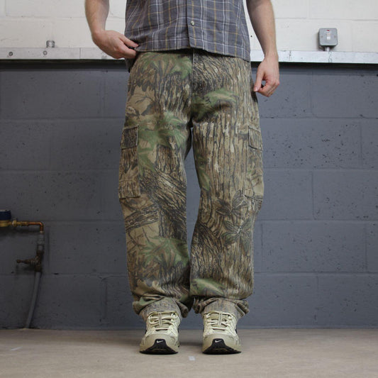 Cabela's Realtree camo cargo pants Y2K khaki camouflage pattern outdoors hunting utility trousers