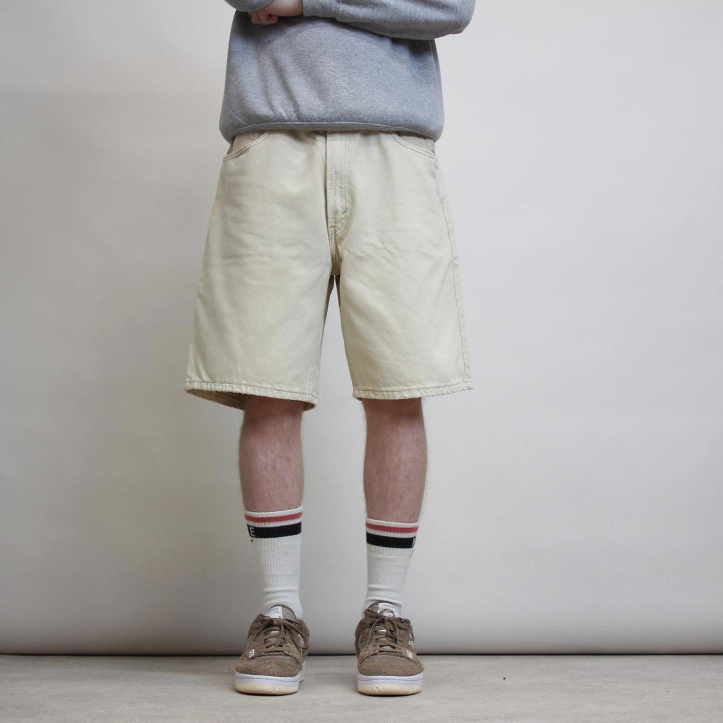 Beige Levi's 550 jorts W36