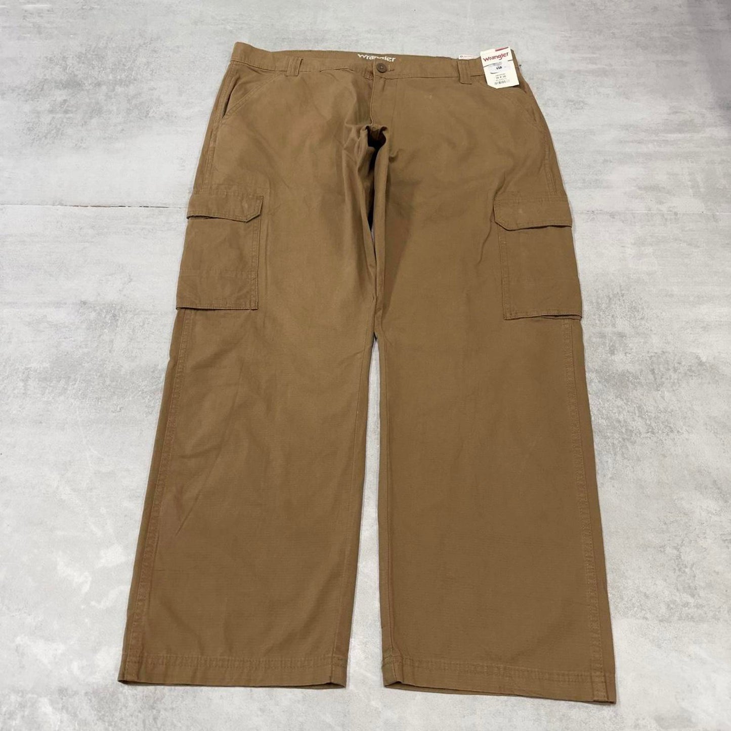 Wrangler cargo pants W38 L30 khaki loose lightweight floaty leg relaxed cargos