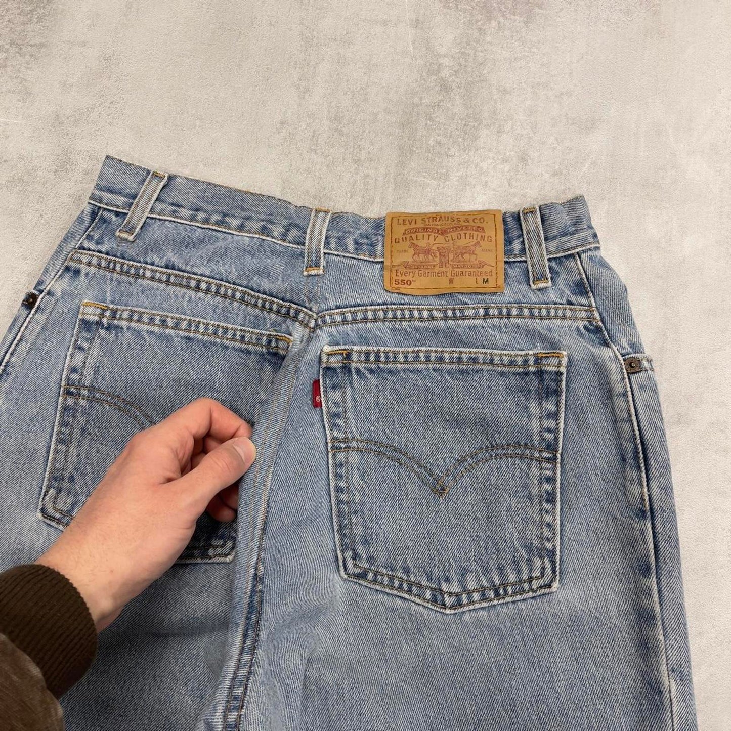 Blue Levi's 550 jeans W28L31 denim 90s style red tab logo jeans