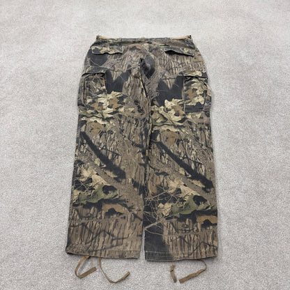 Cabela's camo cargo pants Y2K khaki camouflage pattern loose leg outdoors hunting utility trousers