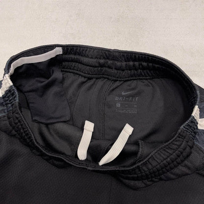 Loose Nike Y2K sports shorts S