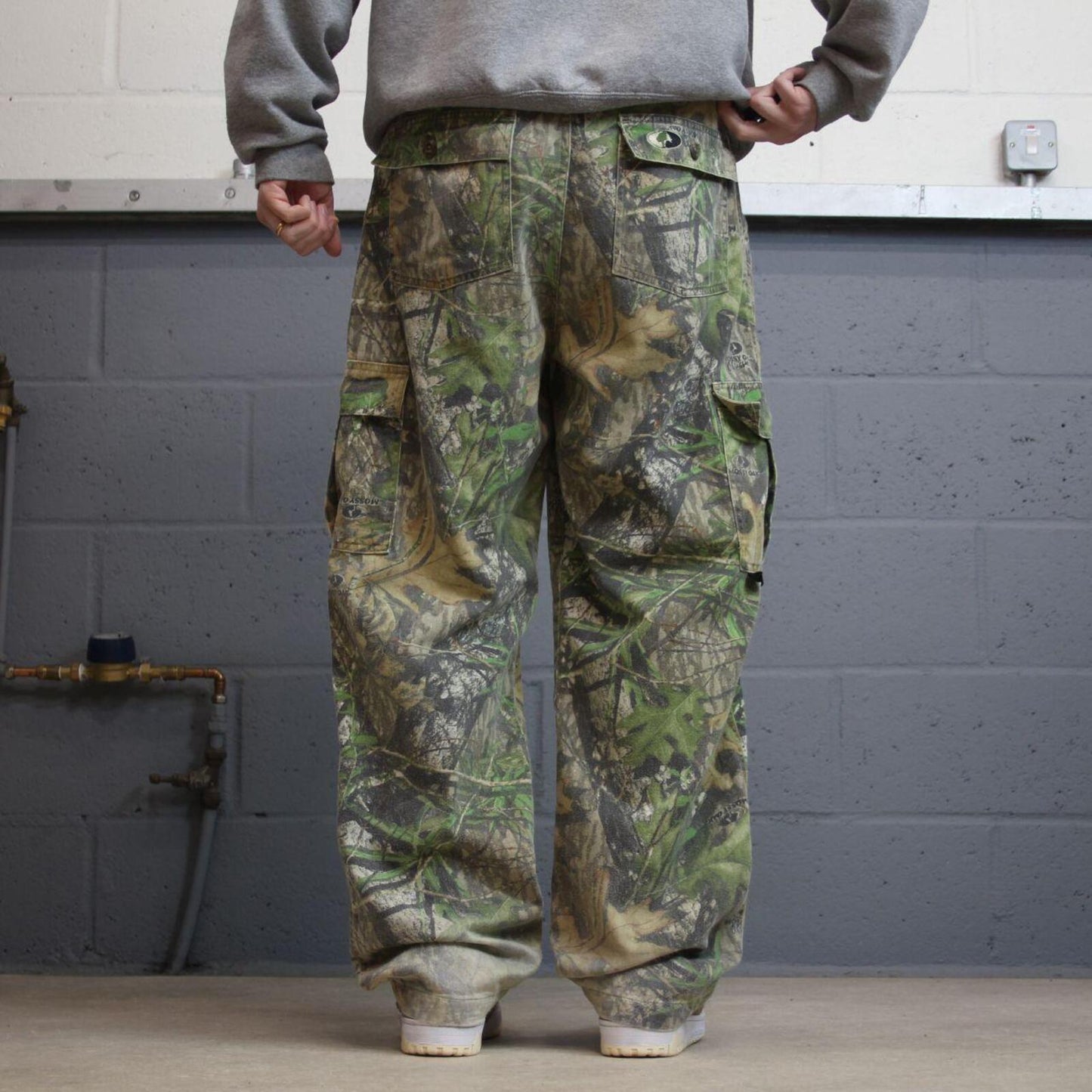 Mossy Oaky camo cargo pants faded green Loose floaty realtree hunting camouflage trousers