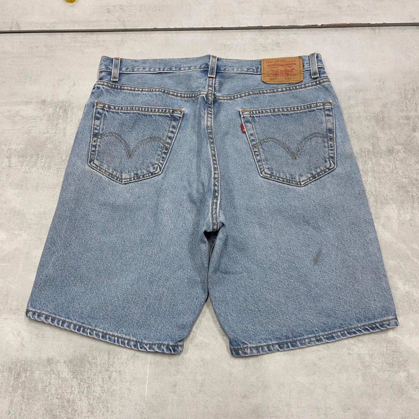 Mens Levi’s denim shorts W36
