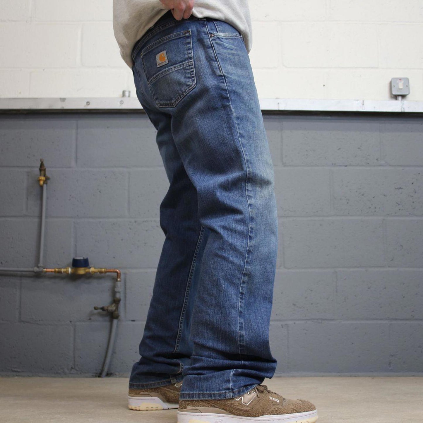 Vintage blue Carhartt jeans W36L32 relaxed denim 90s style skater jeans patch logo