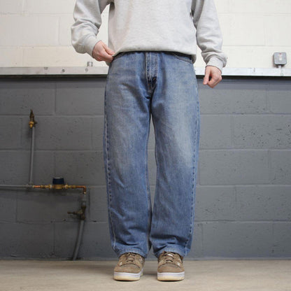 Vintage Y2K Levi’s 505 jeans blue Straight leg 00s style denim pants red tab logo