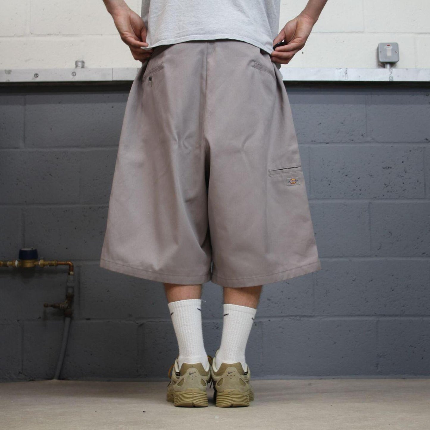 Dickies extra baggy chino shorts carpenter grey Surf style skater shorts long wide leg festival