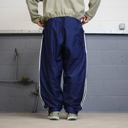 Navy baggy Adidas trackies 2XL baggy y2k style sportswear track pants side stripe design
