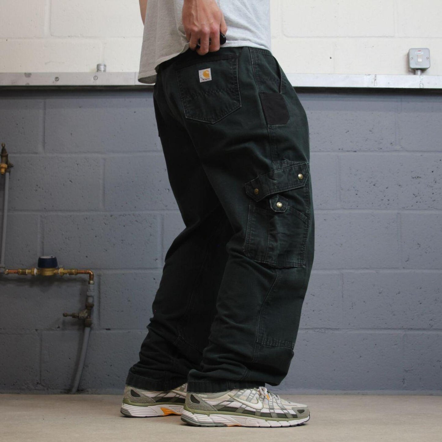 Carhartt carpenter jeans loose leg faded black Loose relaxed canvasy skate style cargo work pants
