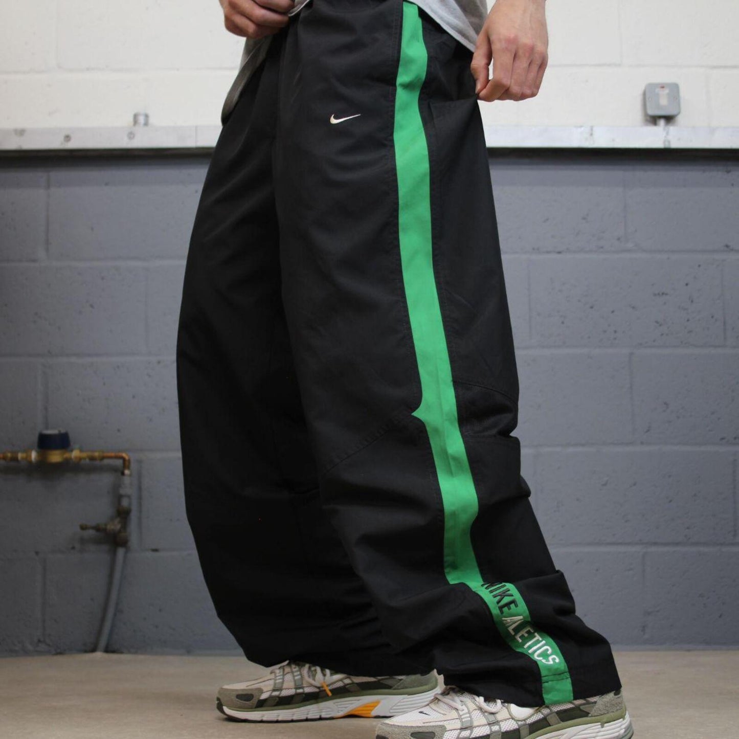 Vintage baggy Nike tracksuit bottoms black Wide leg mesh lined embroidered side stripe track pants